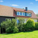 Stylish In With Garden Apartment *