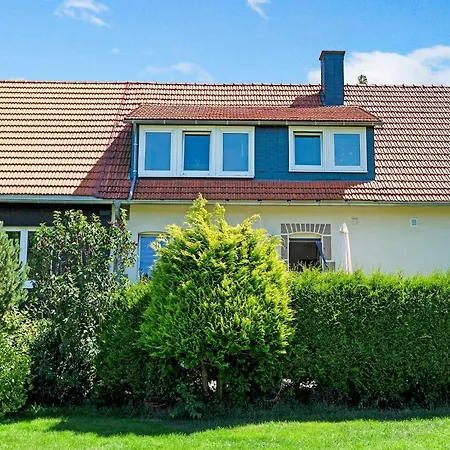 Stylish In With Garden شقة